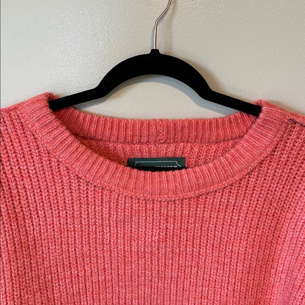 NWT American Eagle Outfitters Coral Crew Neck Sweater Size Medium in Coral Color - Picture 3 of 8